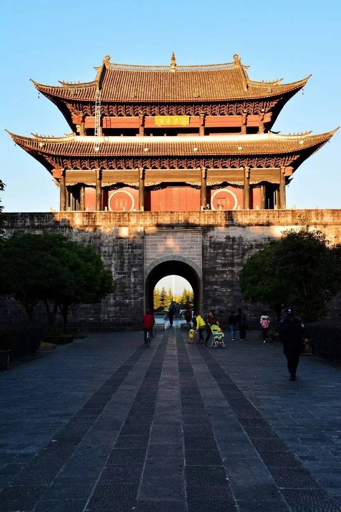 腾冲©图虫：穿蓝色羊毛衫的理查得 .jpg