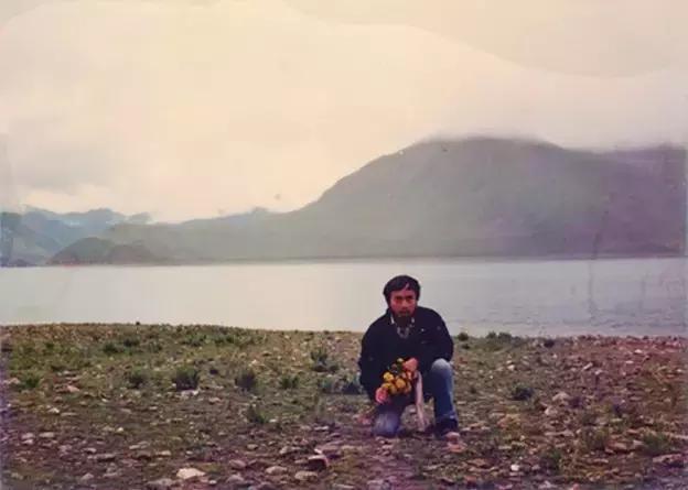 海子：10岁上高中，15岁考入北大，25岁卧轨自杀，留下9字遗言！