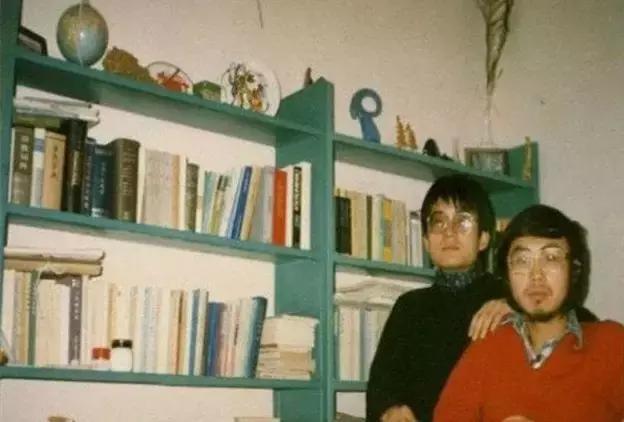 海子：10岁上高中，15岁考入北大，25岁卧轨自杀，留下9字遗言！