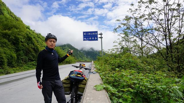 川藏公路上又有2处垭口风景将要消失，想看要趁早啊