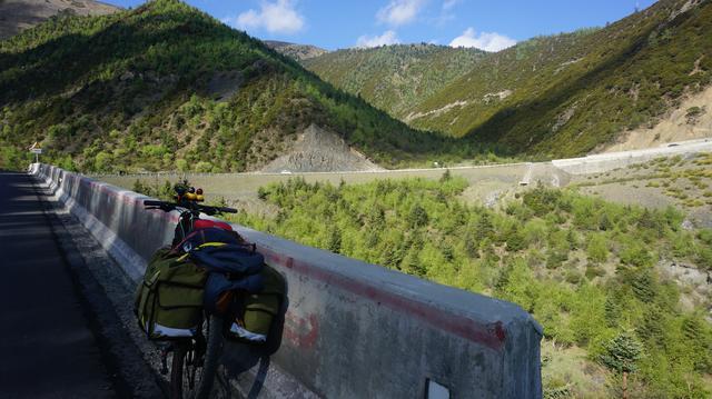 川藏公路上又有2处垭口风景将要消失，想看要趁早啊