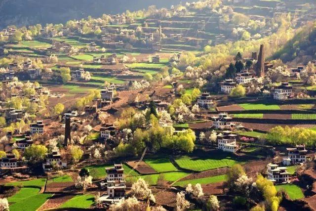 有一个远方，比西藏更西藏，那便是甘孜