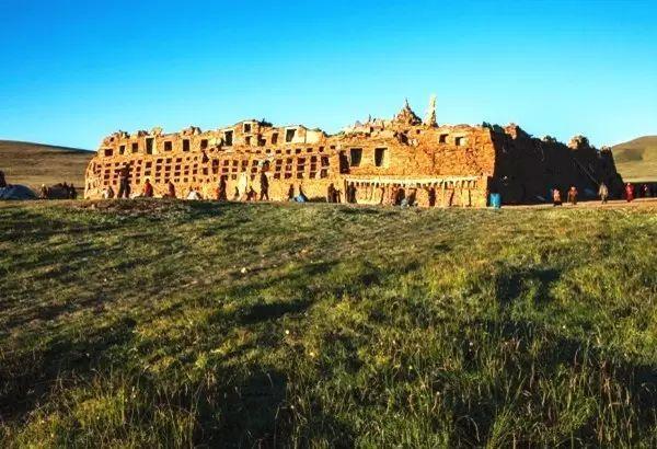 有一个远方，比西藏更西藏，那便是甘孜