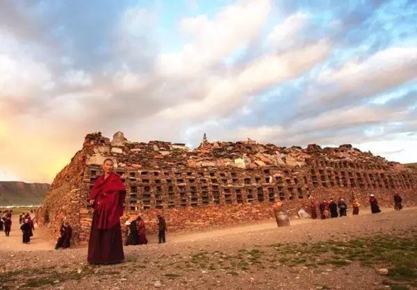 有一个远方，比西藏更西藏，那便是甘孜