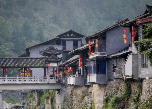 中国一座古镇，一条街“横跨3省”，却因一棵树出名