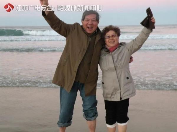 真·神仙眷侣！79岁教授30多年陪患病妻子走遍千山万水：我永远爱你