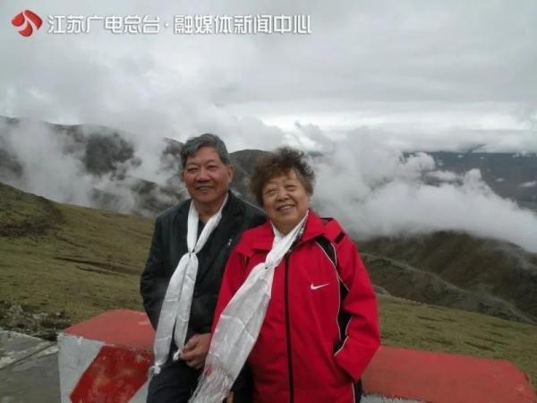 真·神仙眷侣！79岁教授30多年陪患病妻子走遍千山万水：我永远爱你