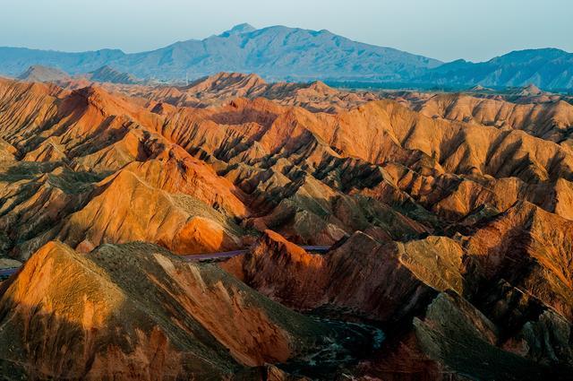 奇险灵秀美如画——镜头下的张掖丹霞彩色丘陵