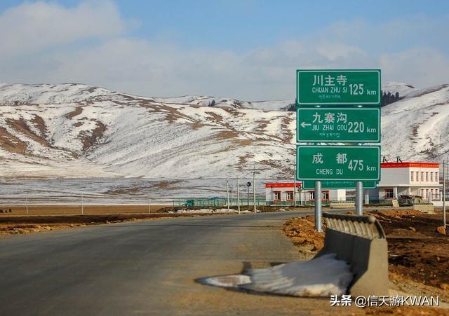 七八月份夏天的甘南草原，鲜花盛开，这里是通往香巴拉的驿站