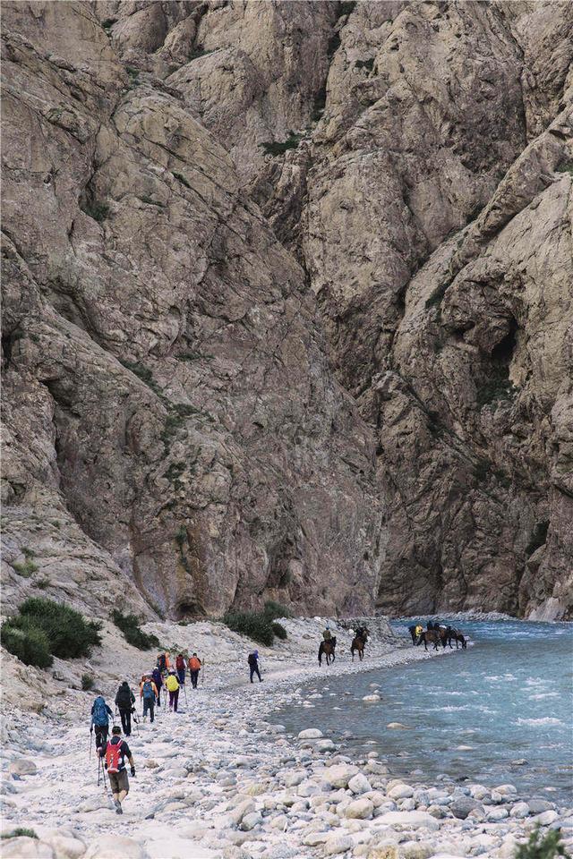 在穿越天山南北的乌孙古道上，徒步的我一路犯错，一路体悟