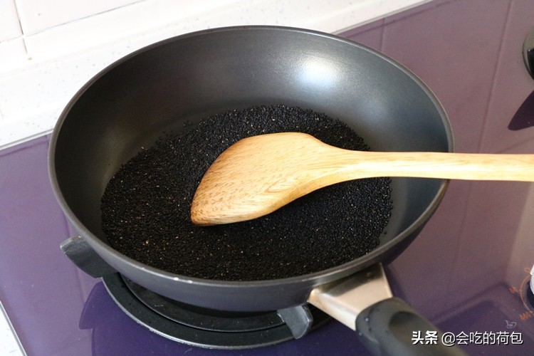 入冬后要常吃黑豆，教你简单做法，不磨豆浆不煮粥，手脚不怕冷