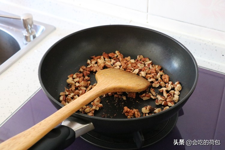 入冬后要常吃黑豆，教你简单做法，不磨豆浆不煮粥，手脚不怕冷