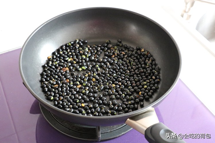 入冬后要常吃黑豆，教你简单做法，不磨豆浆不煮粥，手脚不怕冷