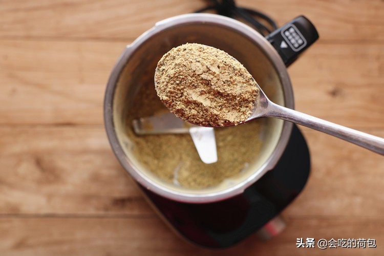 入冬后要常吃黑豆，教你简单做法，不磨豆浆不煮粥，手脚不怕冷