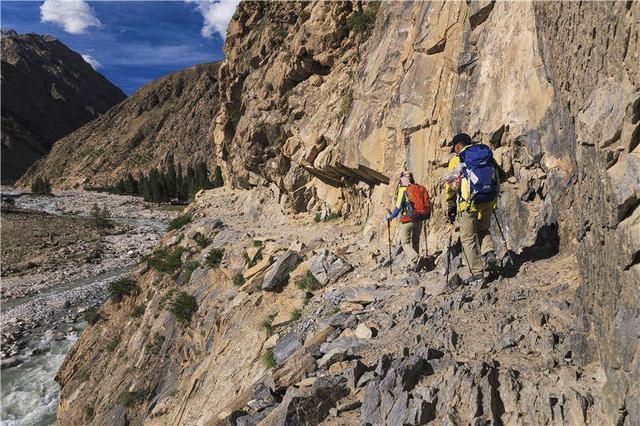 在穿越天山南北的乌孙古道上，徒步的我一路犯错，一路体悟