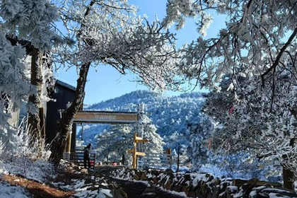 「冷空气来袭」2.6/2.7/2.8 冰雪百丈岭@徒步丈量百丈岭：邂逅云顶冰湖、云海雾凇~