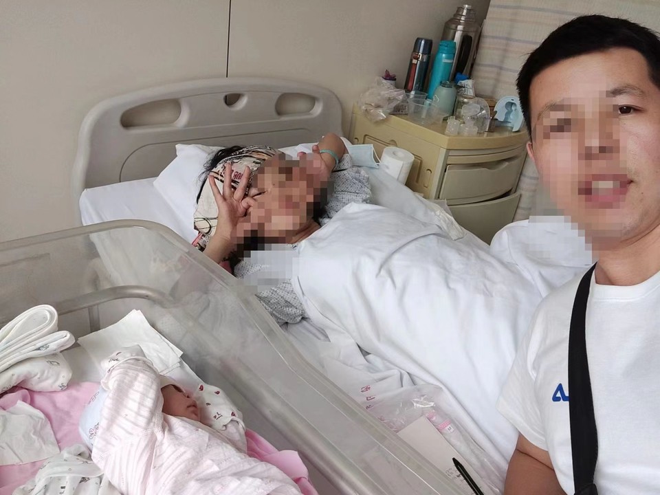 恭喜又一对 在爱旅活动相识结婚 去年夏天漂流活动认识的 如今已经一家三口了