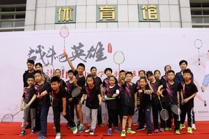 战斗吧，英雄！2019武汉市洪山区中小学生羽毛球赛（视频）