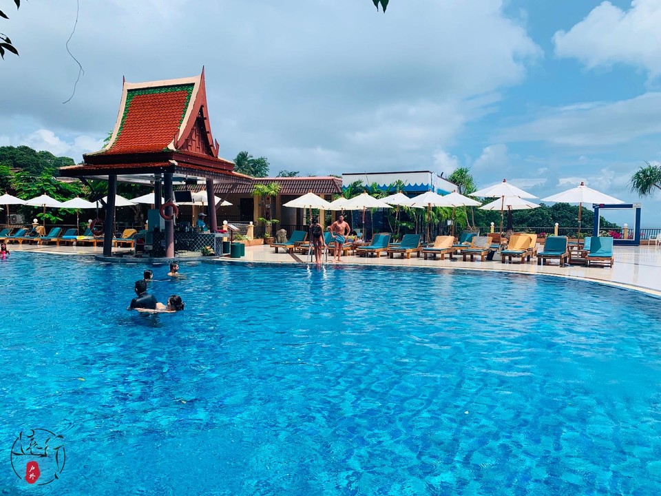 3EC63641-7D62-403D-9CDC-1C25B15B4AE8