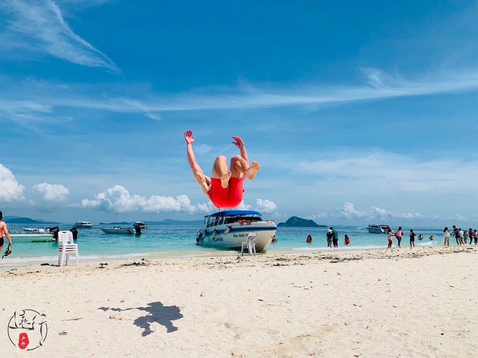 EF7816A1-159C-40E4-8035-0C96A9AB0ADF