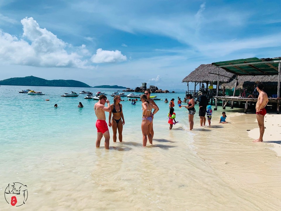 EBFBA57E-6C85-40F5-945C-B181F31F43D7