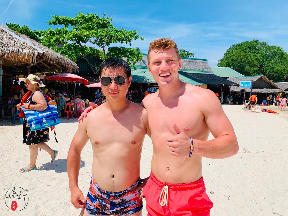 8B6C8FFC-29AB-415D-9C5D-5850D660E1D4