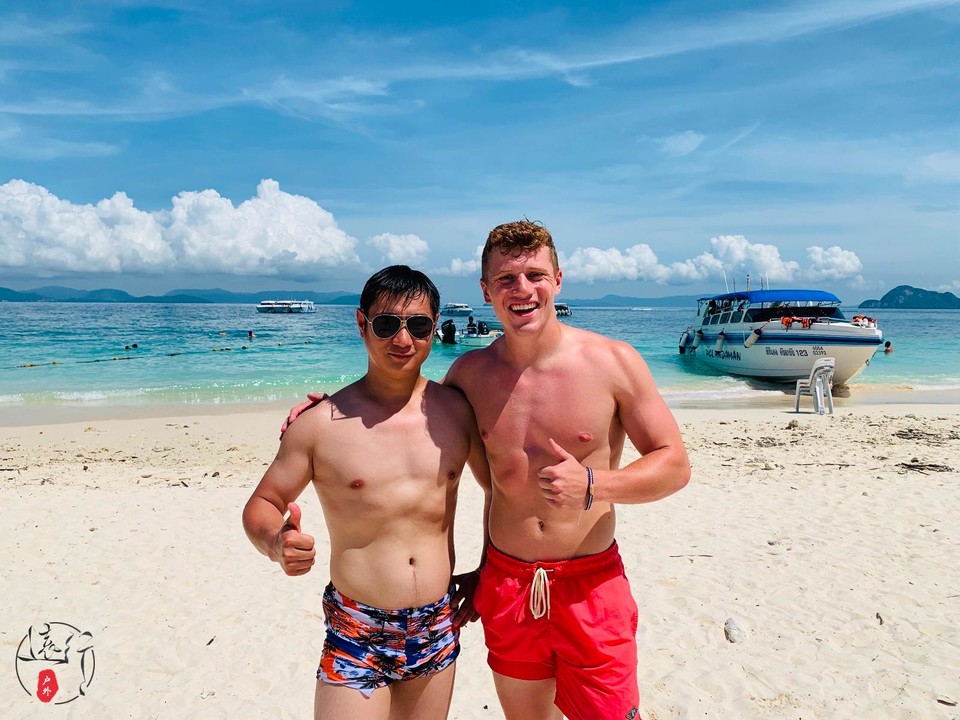 ABFE02CD-7E5C-44CF-9C0C-5CE44A3DA6E1