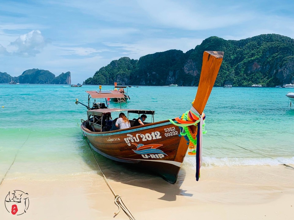 D9A300B7-DE6D-464C-954C-FFBD1EA5BBA6