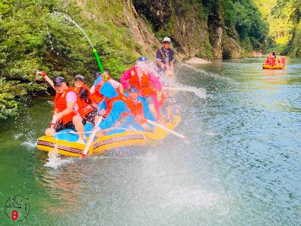 8DB2E907-6E21-4FA2-A52B-33BDB8A8EC0F