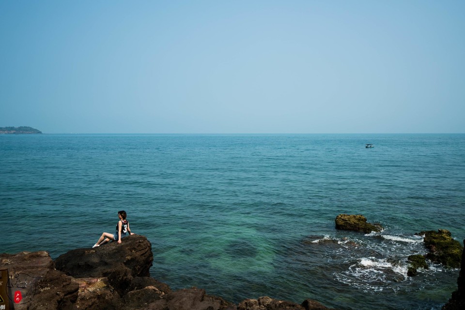 涠洲岛的海跟内陆的海真的不同，海天一色