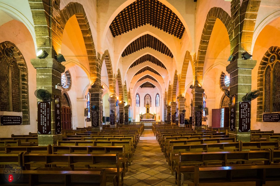 教堂很nice，去的时候刚好遇上村民礼拜结束，神圣感十足