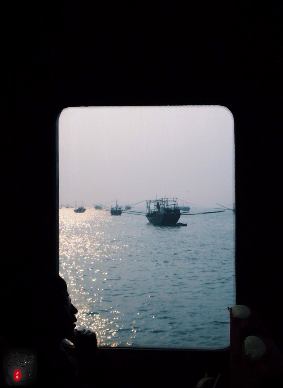 在去涠洲岛的船上拍的，很有今天我就要远行的feel