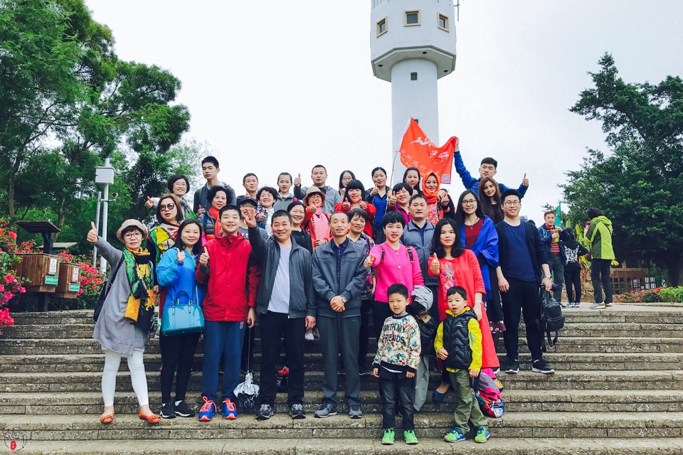 涠洲岛灯塔下合照