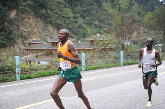 贵州环雷公山超100公里跑国际挑战赛
