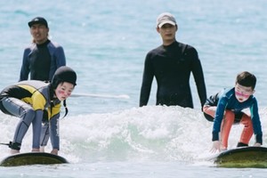 暑假【青岛冲浪营6日】随风驭浪 | 冠军级教练+独立黄金沙滩+全国冲浪水平等级证书加持进阶浪上王者