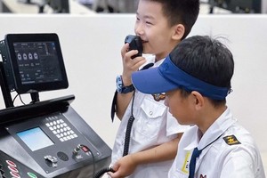 【西郊线小小驾驶员】10月2/4/7身穿制服变身列车长，坐上电车追春暖花开