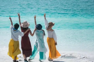 国庆7日 | 西北环线•额济纳经典大环线の青海湖-茶卡-翡翠湖-敦煌-莫高窟-七彩丹霞7日深度游（卧铺/2+1商务大巴）