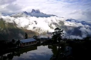 老姆登村看皇冠山，云海缥缈！神秘怒江