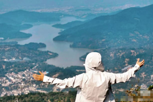 98元【徒步栲栳山】12.21 登顶打卡宁波版“热内卢”，海拔424米，山水飞瀑，走进千年鸣鹤古镇！