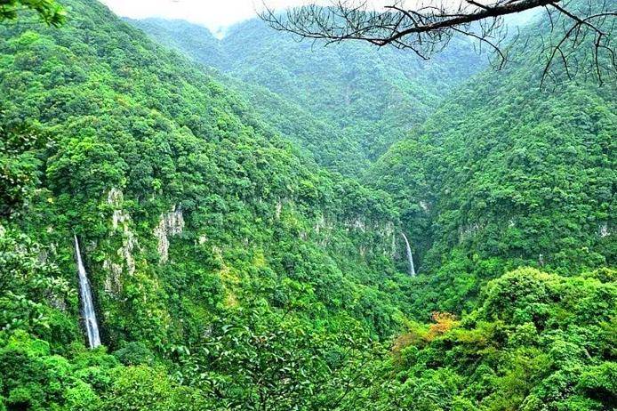 26河源桂山天坑穿越,探寻万绿湖边上的裂谷天坑瀑布