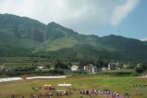 2018“翱翔贵州——国际滑翔伞比赛”乌蒙大草原站