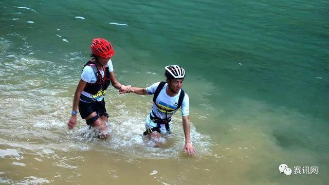 2017金沙溯溪赛赛况激烈 遵义医学院代表队包揽两项冠军