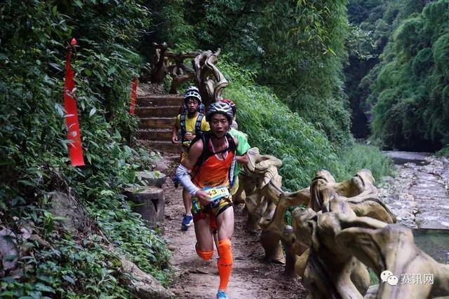 2017金沙溯溪赛赛况激烈 遵义医学院代表队包揽两项冠军