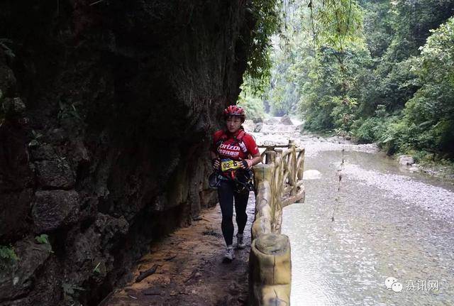 2017金沙溯溪赛赛况激烈 遵义医学院代表队包揽两项冠军