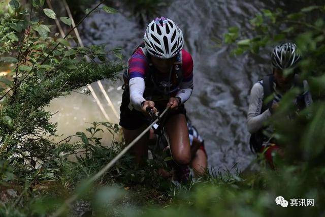 2017金沙溯溪赛赛况激烈 遵义医学院代表队包揽两项冠军