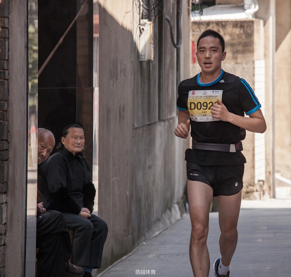 胡和平-18906687258-《村里的后生》-咸祥