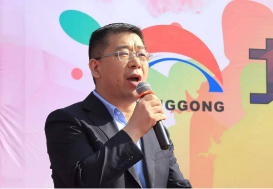 西安市第四届业余乒乓球公开赛在北三环大明宫盛大开幕