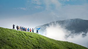 周五晚上出发【江西武功山】山脊线草木界：看日落云海星河，行走云端草甸2日汽车团