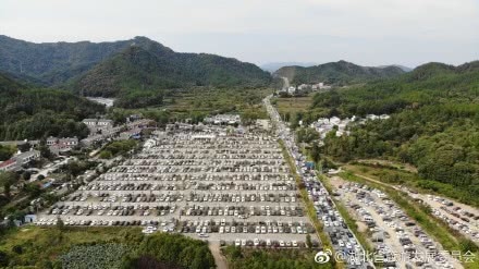 湖北多个景区游客爆满 连发红色预警信息