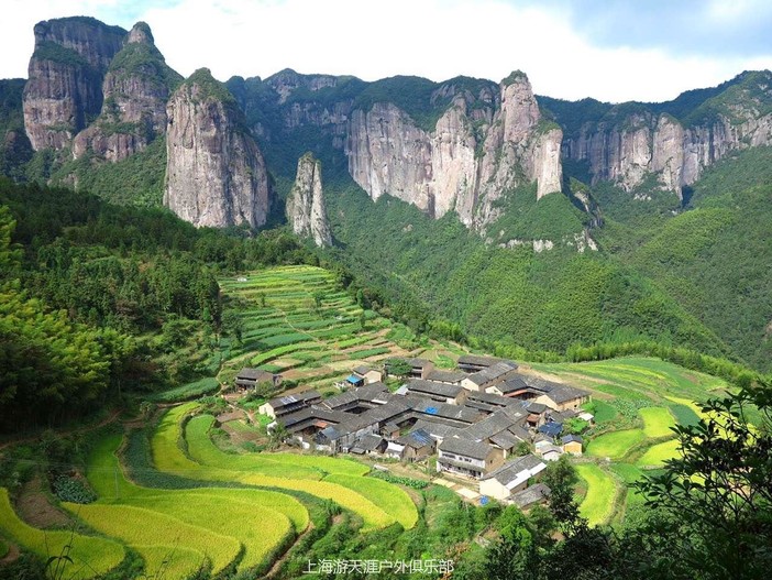 公盂景区,与十三都景区边缘,与仙居的神仙居,景星岩.淡竹.